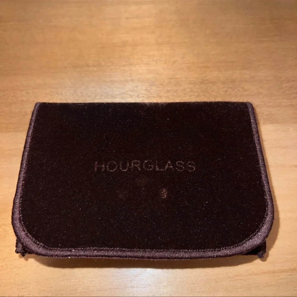 HOURGLASS Ambient Powder Brush    ~NEW~